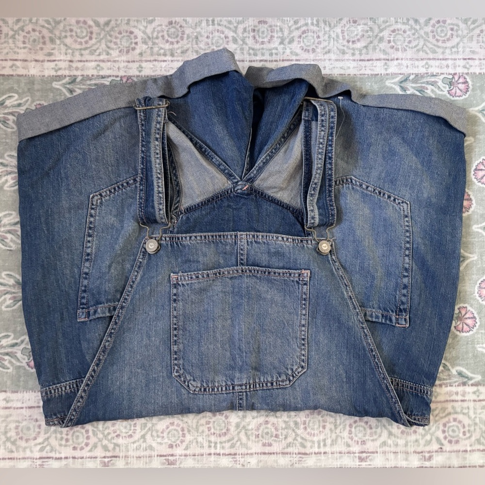 Hollister High-Rise Vintage Short Overalls 3”